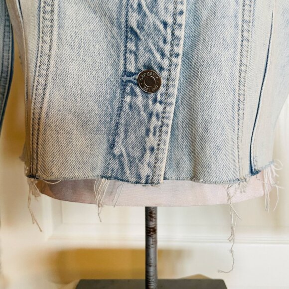 GAP UltraSoft Relaxed Cropped Icon Raw Hem Denim Jacket XS - Picture 10 of 16